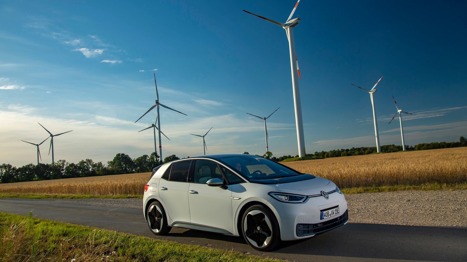 Studiu: Europenii caută tot mai mult mașinile electrice. Creștere cu aproape 30% a vânzărilor în 2022