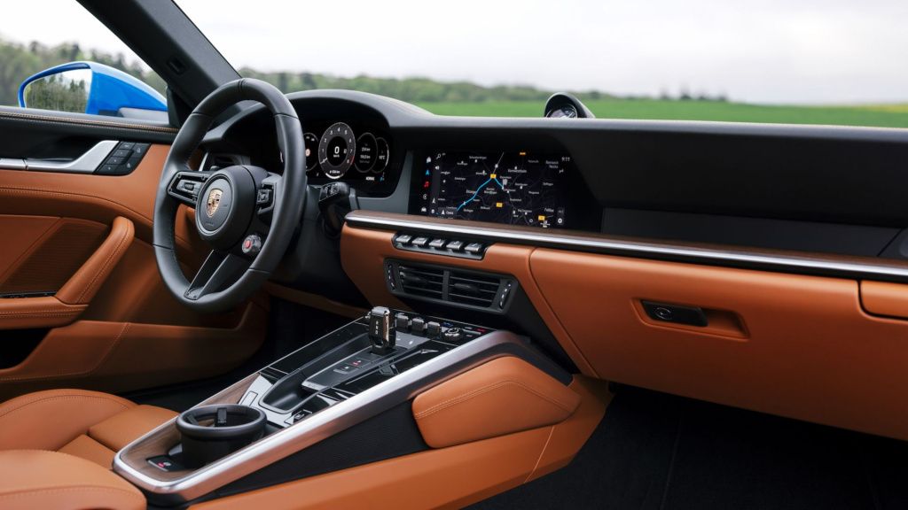 GALERIE FOTO | Porsche a prezentat primul 911 cu motor cu tehnologie hibridă - Imagine 2