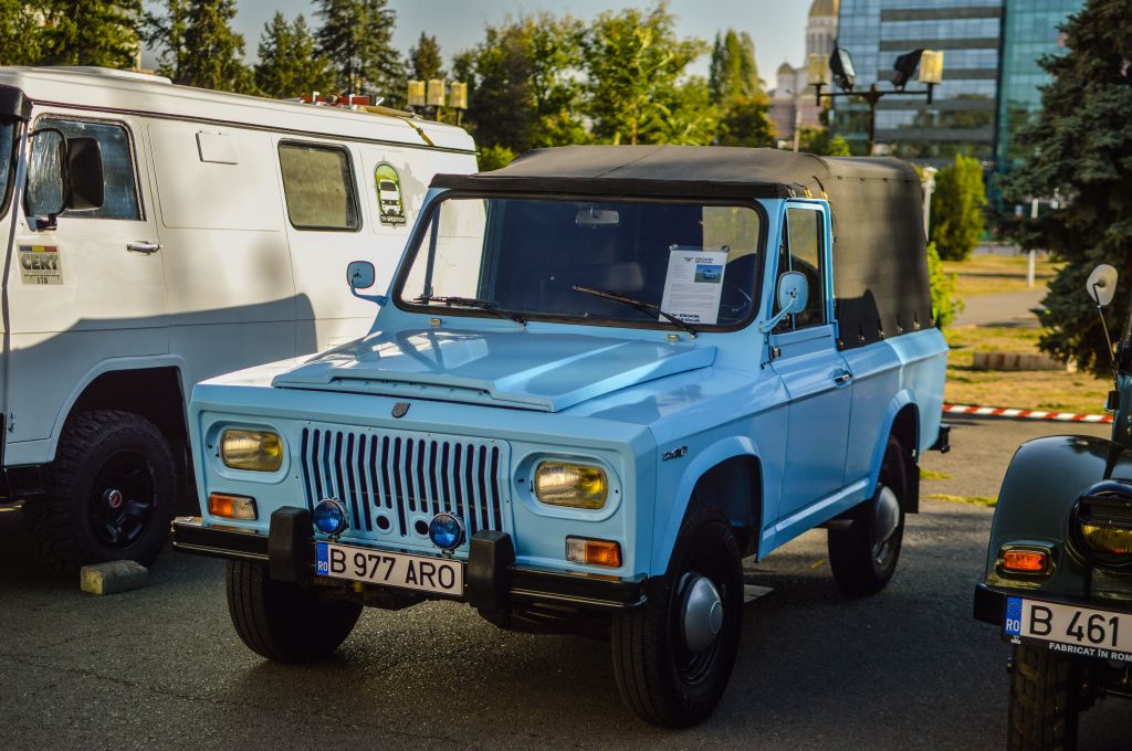 GALERIE FOTO | Mașinile comunismului au făcut baie de mulțime la Operă - Imagine 4