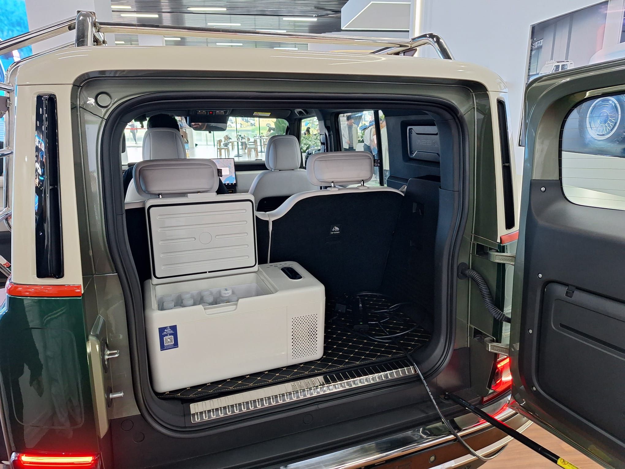 FOTO | Inedit: Ce obții atunci când combini un Mercedes-Benz Clasa G cu o Toyota Fj Cruiser? Chinezii au răspunsul și costă doar 12.000 de euro - Poza 13