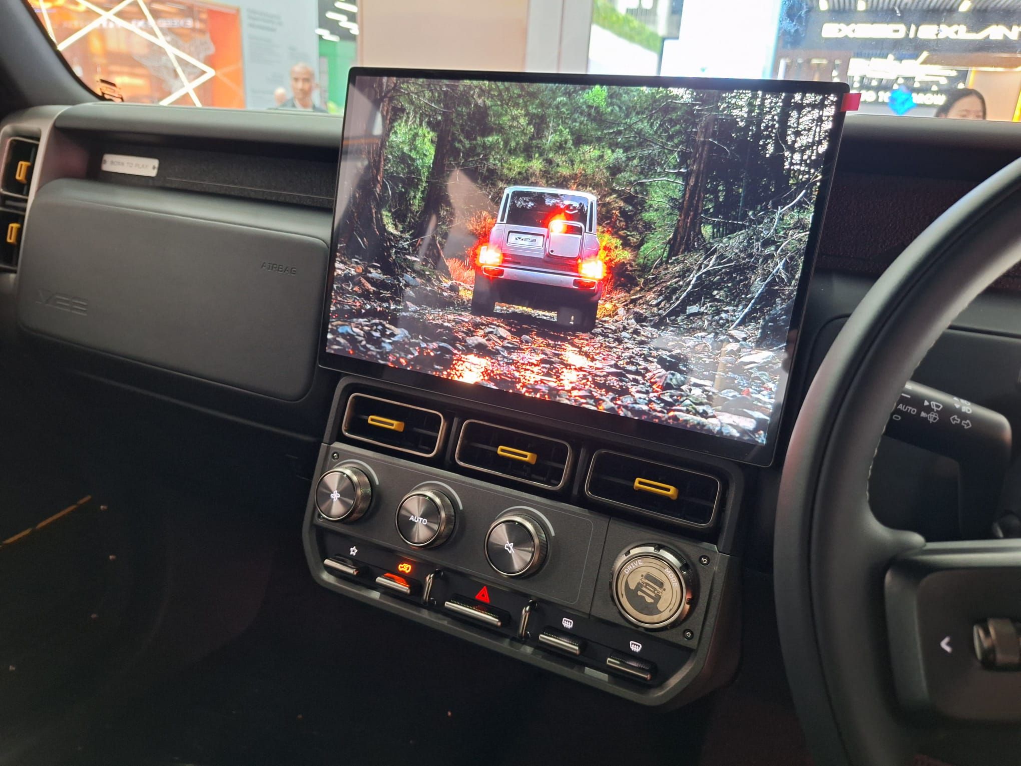 FOTO | Inedit: Ce obții atunci când combini un Mercedes-Benz Clasa G cu o Toyota Fj Cruiser? Chinezii au răspunsul și costă doar 12.000 de euro - Poza 22