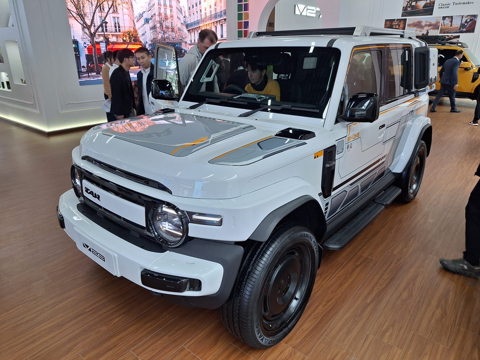 FOTO | Inedit: Ce obții atunci când combini un Mercedes-Benz Clasa G cu o Toyota Fj Cruiser? Chinezii au răspunsul și costă doar 12.000 de euro - Poza 1