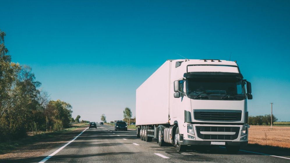 Un român și-a făcut plinul la TIR de 262 de ori și n-a plătit niciodată