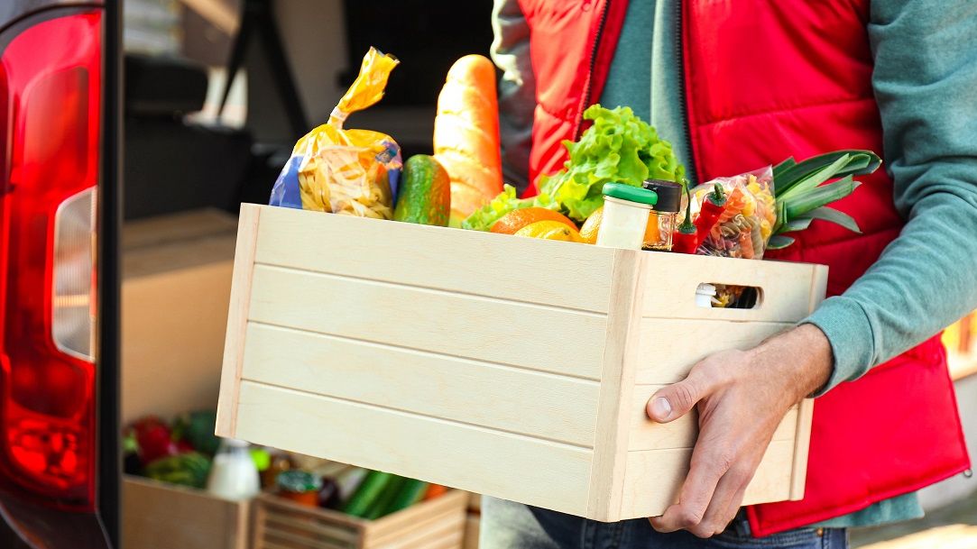 Cumpărături online pentru masa de Crăciun: cum scapi de cozile din magazine și cât costă livrarea alimentelor