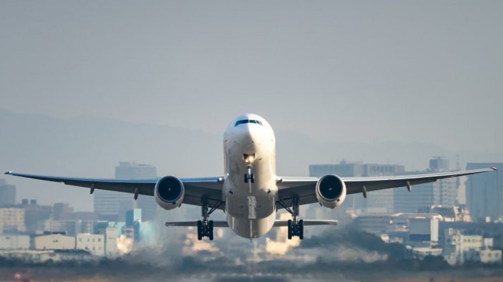 Un avion Wizz Air s-a intors pe Aeroportul Henri Coanda dupa impactul cu o pasare