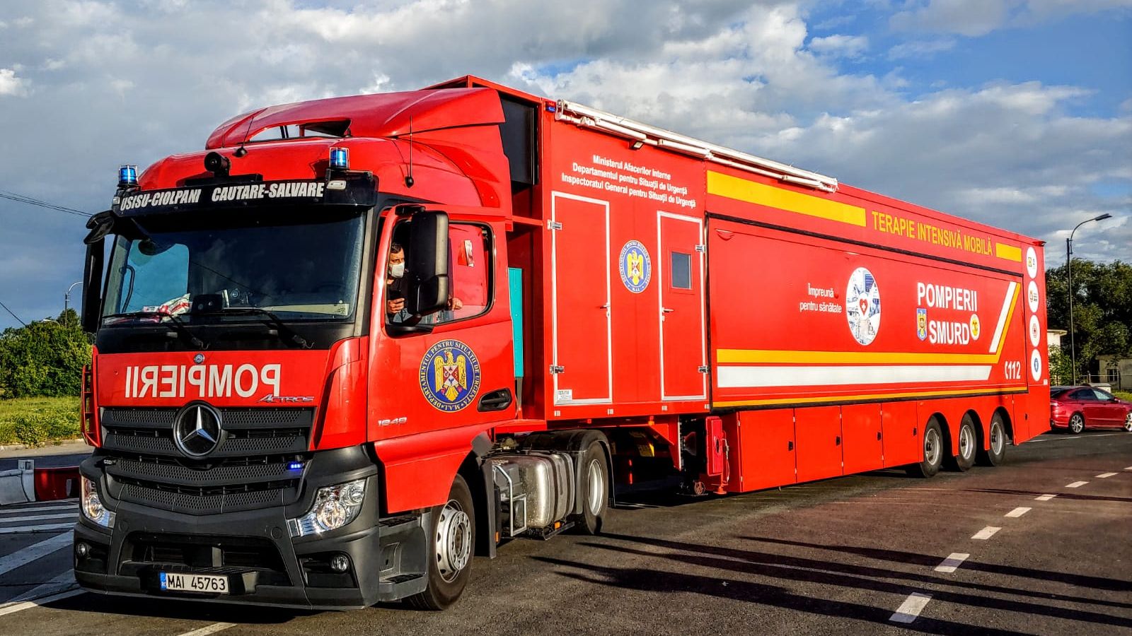FOTO | IGSU va primi patru unităţi mobile de terapie intensivă. Raed Arafat: Acest tip de unitate de terapie intensivă este unic în România
