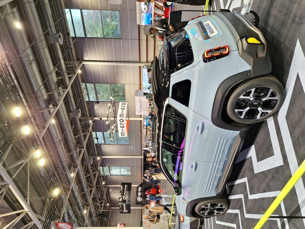 GALERIE FOTO | Noul Renault 4 E-Tech Electric a fost lansat la Paris. Cum arată, cât costă și ce - Imagine 35