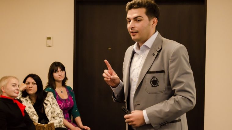 El ajuta antreprenorii sa comunice: ce inseamna sa fii consilier de PR si cum iti ajuta business-ul