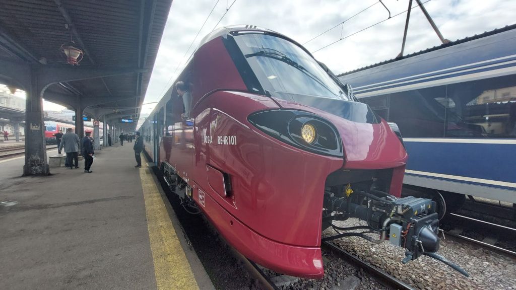 GALERIE FOTO | Primul tren electric cumpărat de România în 40 de ani, gata de prima călătorie - Imagine 15