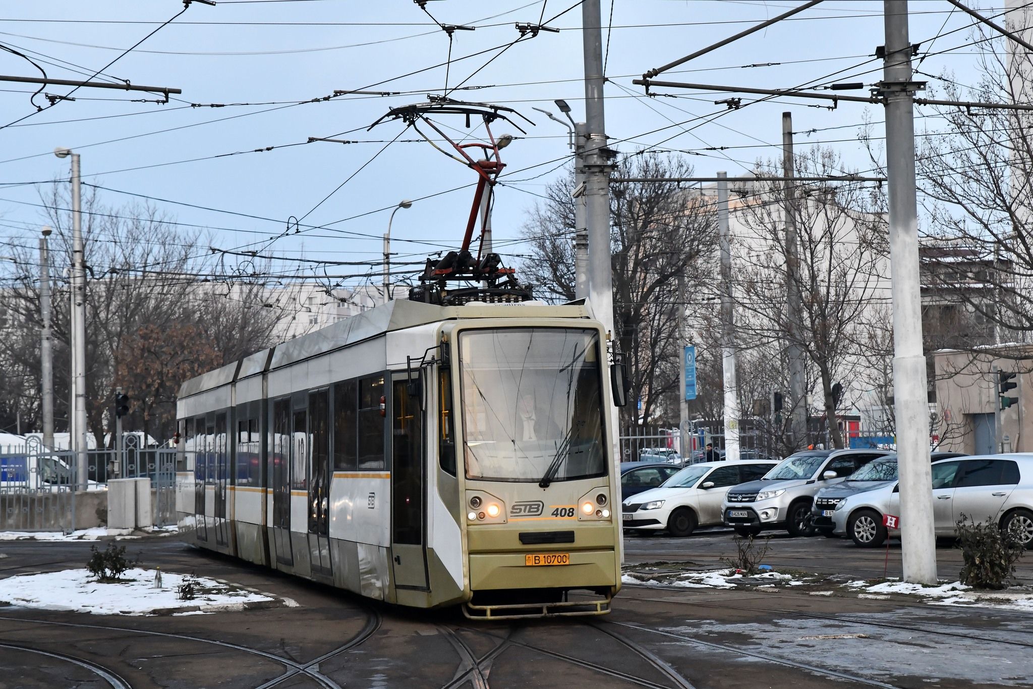 [FOTO] Primăria demonstrează cum sunt spălate zilnic autobuzele și tramvaiele în București, la cererea lui Ciucu - Poza 9