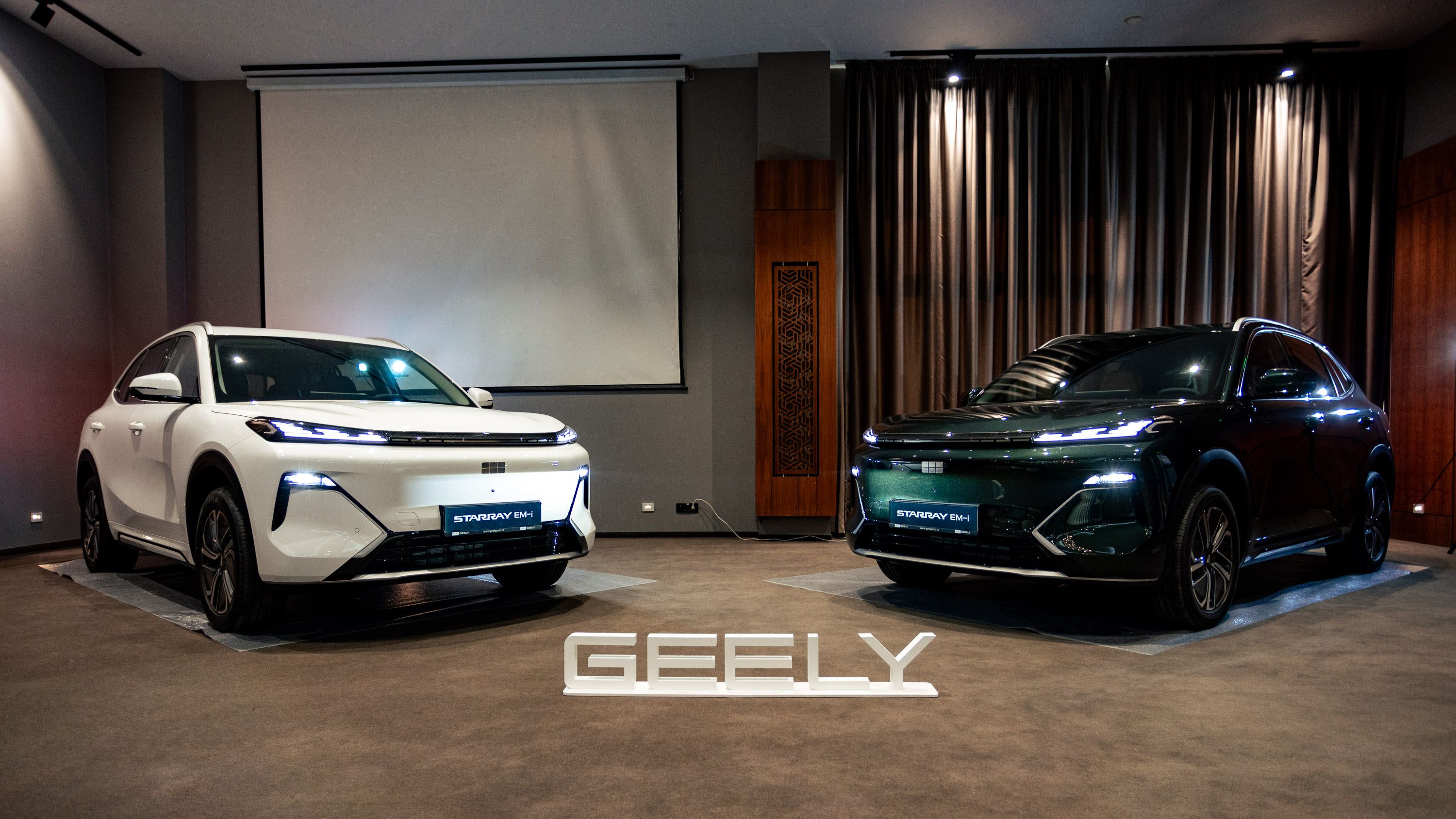 Geely lansează în România versiunea plug-in hibrid a SUV-ului Starray. Cât costă