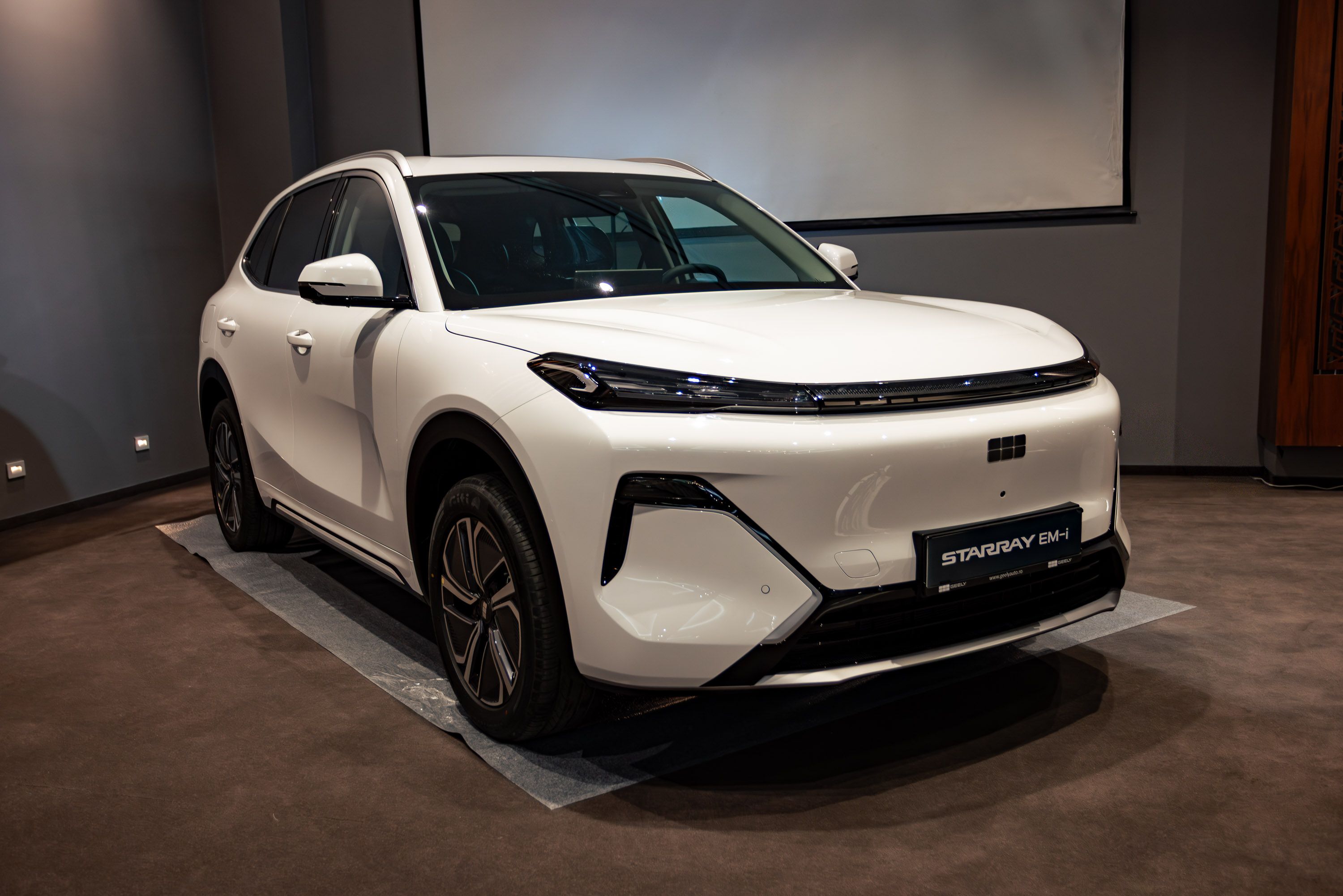 Geely lansează în România versiunea plug-in hibrid a SUV-ului Starray. Cât costă - Poza 4