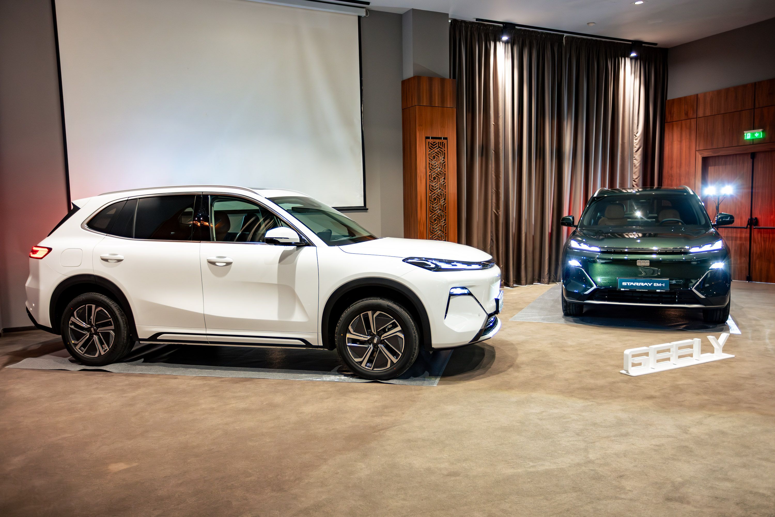 Geely lansează în România versiunea plug-in hibrid a SUV-ului Starray. Cât costă - Poza 5