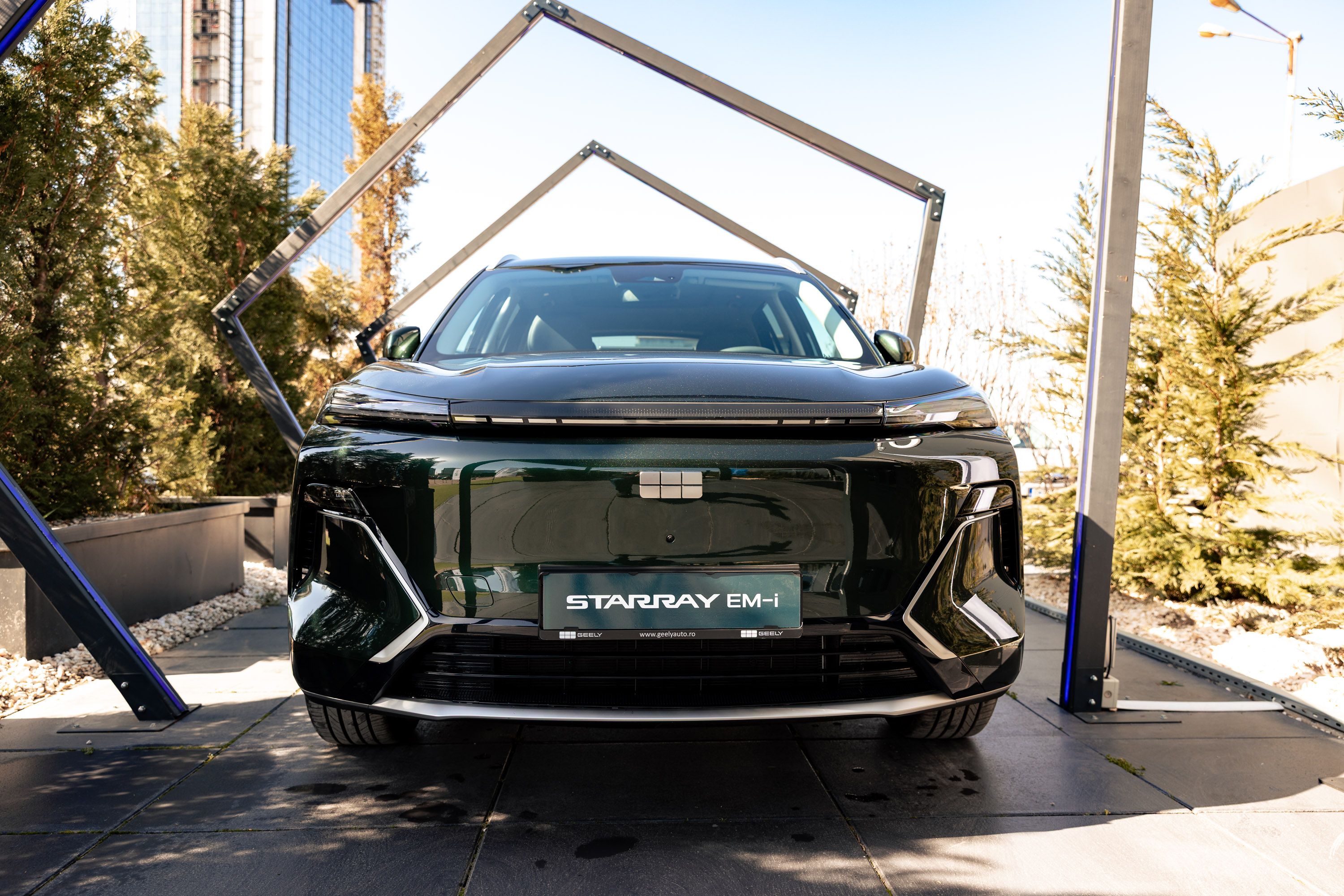 Geely lansează în România versiunea plug-in hibrid a SUV-ului Starray. Cât costă - Poza 2