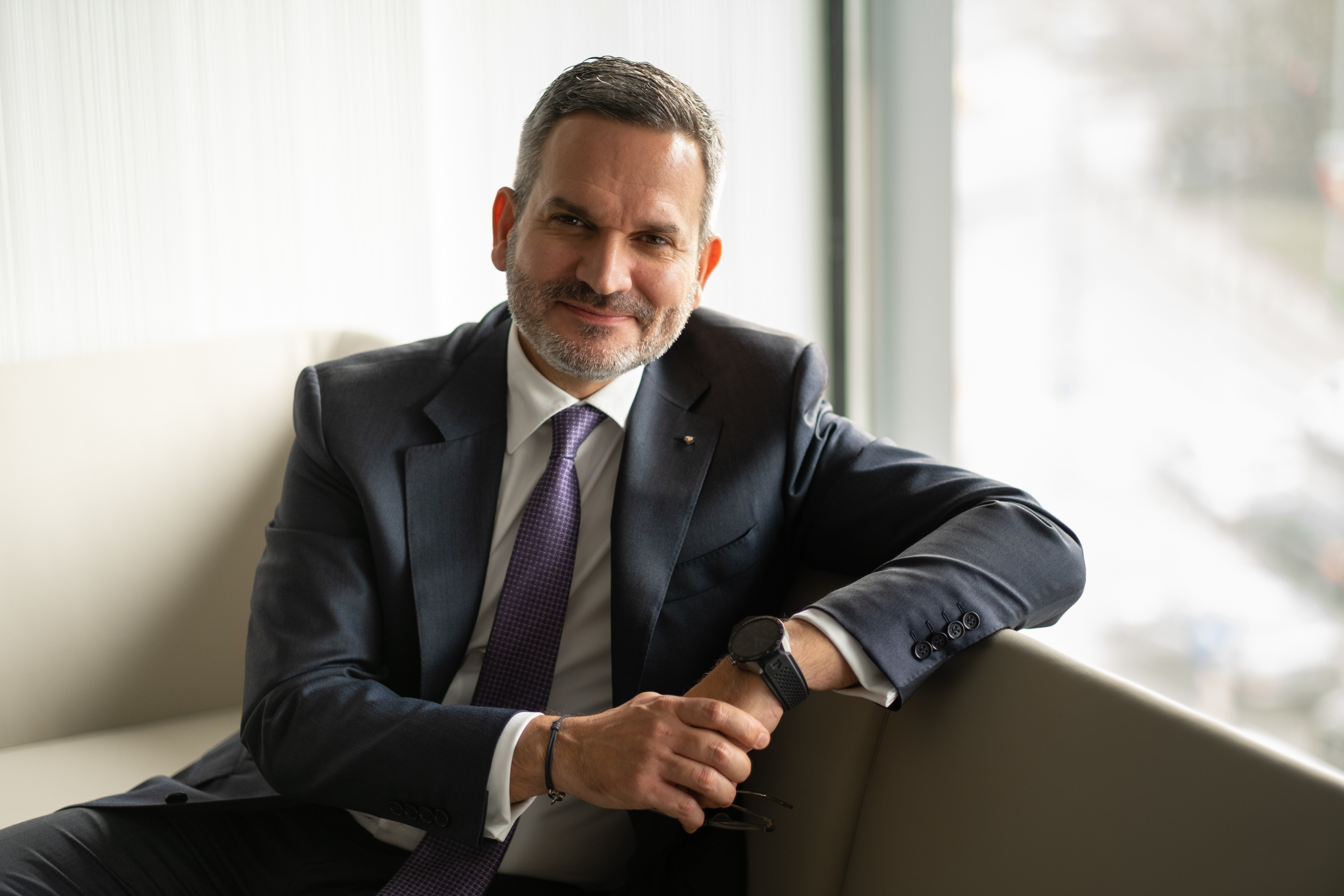 Reacție puternică a lui Omer Tetik, CEO-ul celei mai mari bănci din România, după amenda ROBOR: „Consiliul Concurenței încurajează populismul”