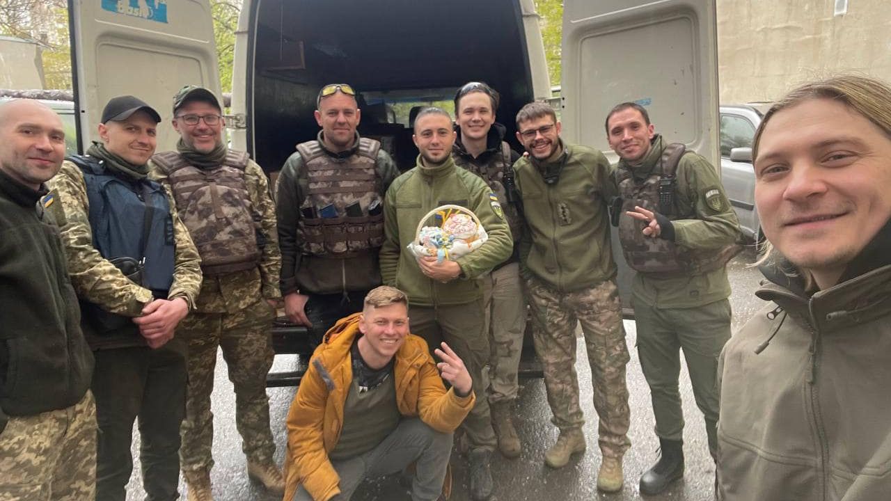 Melodie cu videoclip filmat parțial pe frontul din Ucraina: colaborare între Ed Sheeran și trupa ucraineană Antytila