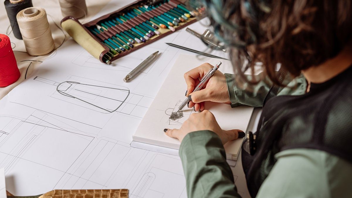 Producatorul de genti pictate Lyria a lansat o linie de ateliere couture pentru realizarea propriilor produse fashion