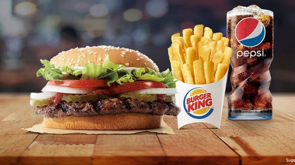 FOTO | Probleme grave descoperite de ANPC la Burger King: Au fost găsite bacterii fecale în gheață