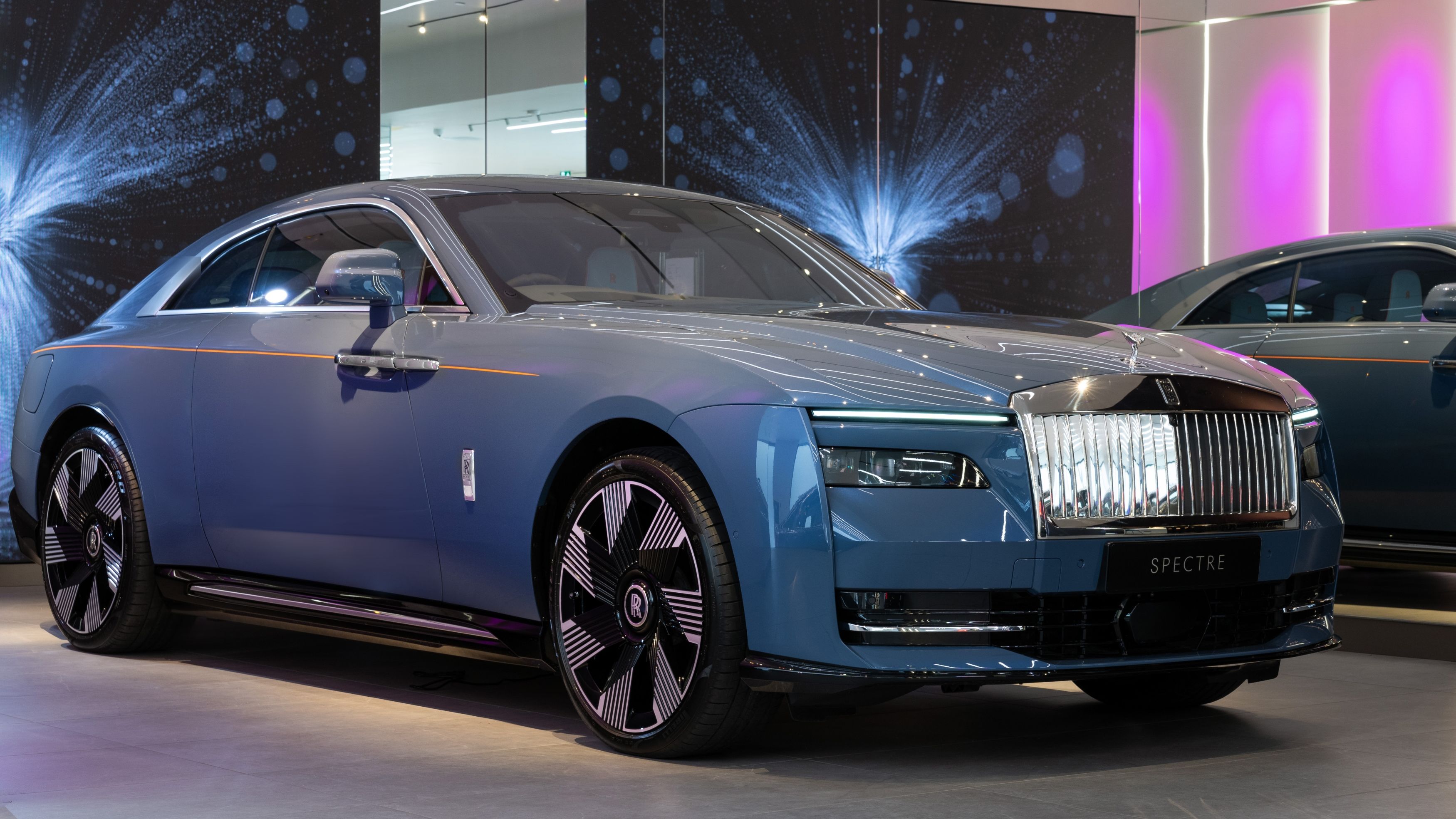 Rolls-Royce, în război cu samsarii. Cum îi pedepsește constructorul britanic pe vânzătorii de Spectre