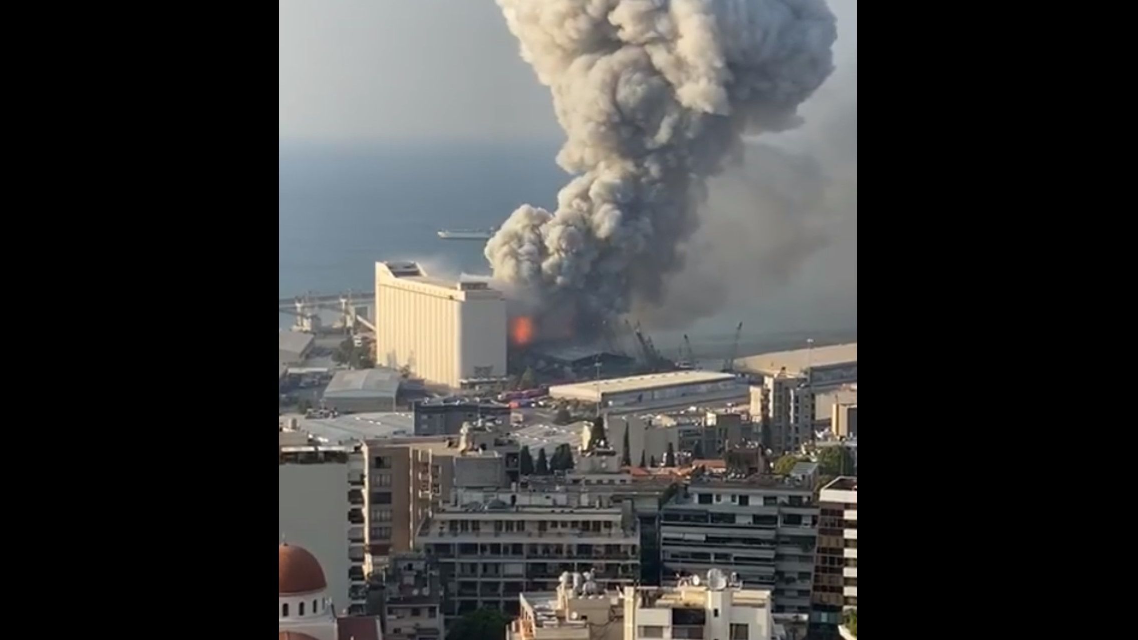 [VIDEO] Momentul în care are loc una dintre exploziile din Beirut: a avut puterea unui cutremur de 4,5
