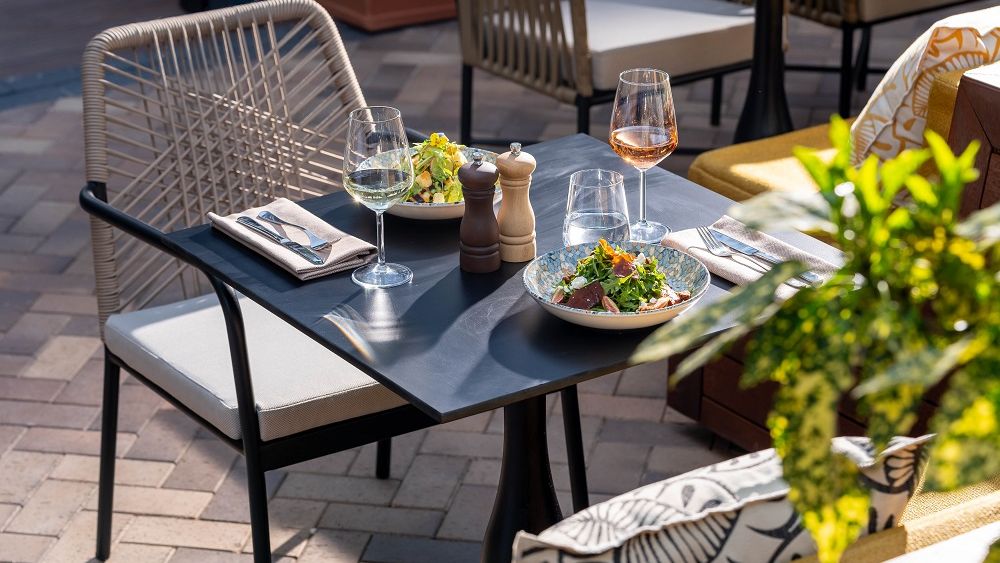 Olea, un restaurant cu un nou concept culinar, se deschide în incinta JW Marriott Bucharest Grand Hotel după o investiție de 1,4 mil. euro
