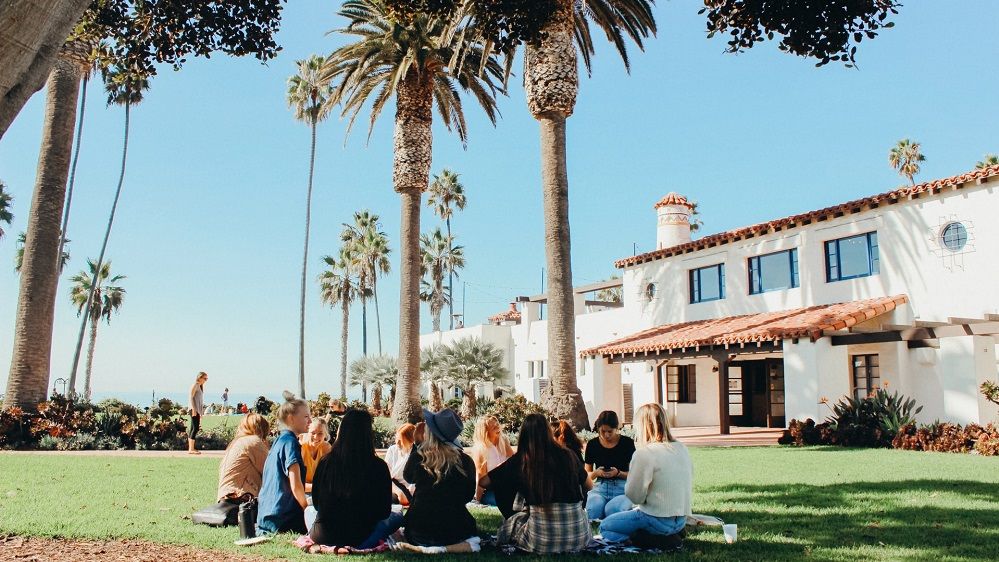 Tabere educaționale exclusiviste în Elveția. Cât te costă să îți trimiți copilul acolo