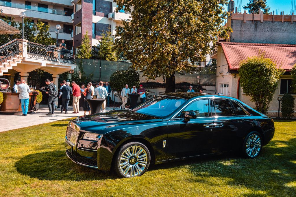 GALERIE FOTO | Rolls-Royce deschide un showroom în București - Imagine 10