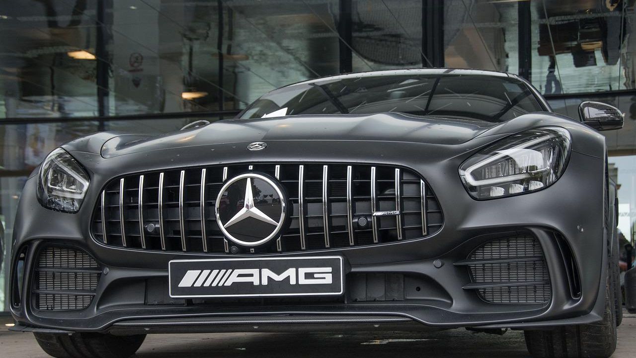 Mercedes-Benz își ia adio de la cutiile de viteze manuale din 2023