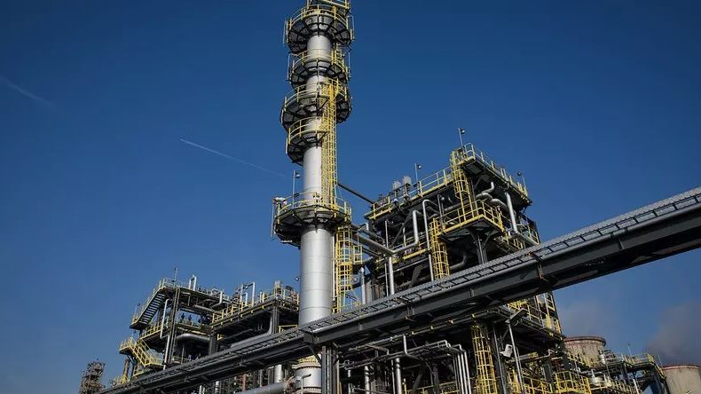 OMV Petrom va produce combustibil sustenabil pentru avioane la Petrobrazi după o investiție de 750 mil. euro
