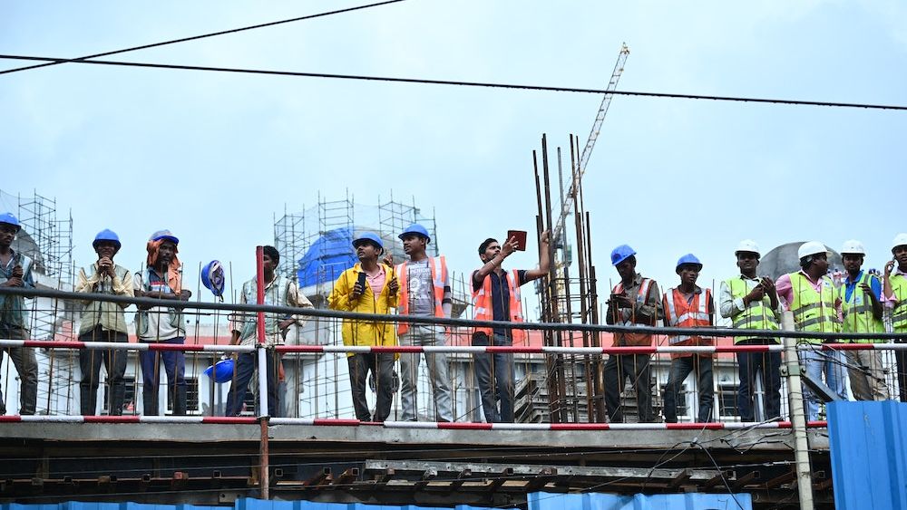 În România muncesc peste 140.000 de muncitori străini, încă insuficienți pentru nevoile din piața muncii