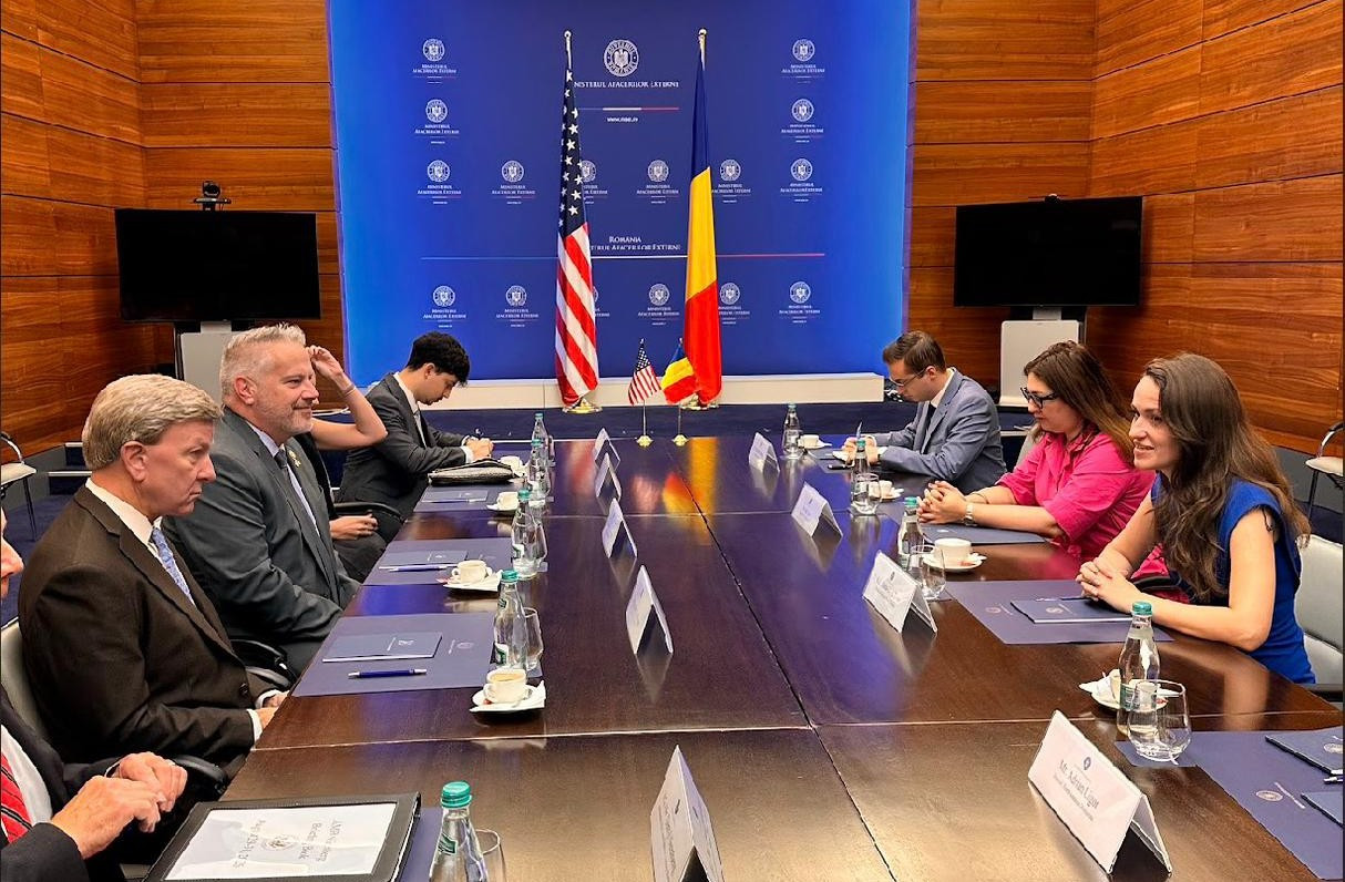 România cere o prezență americană întărită pe Flancul Estic și promovează investițiile SUA în industria de apărare