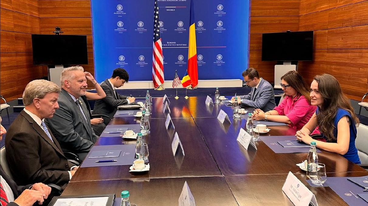 România cere o prezență americană întărită pe Flancul Estic și promovează investițiile SUA în industria de apărare