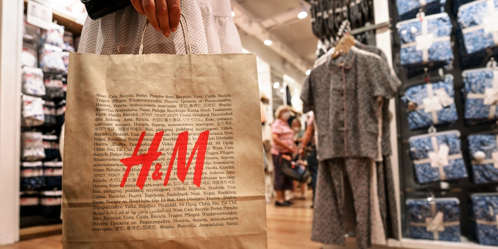 Vânzări sub așteptări pentru H&amp;M: retailerul de modă va pune mai mult accent pe zona digitală