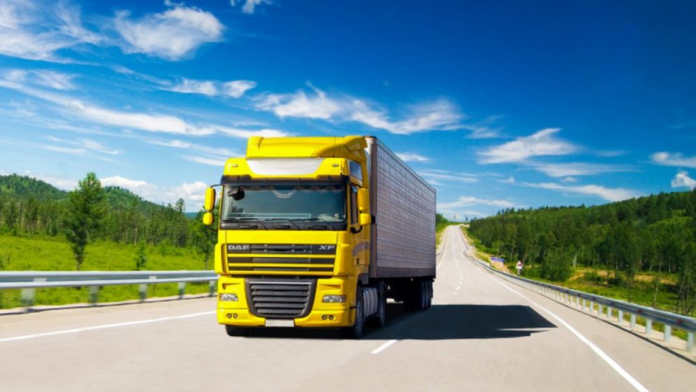 Restricții de circulație pentru camioane și alte vehicule grele de Rusalii. Pe ce drumuri nu se va putea circula