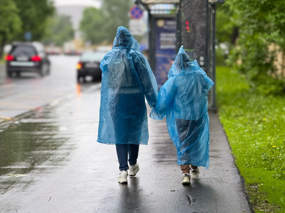 Noi avertizări de vreme rea: Cod portocaliu și galben de furtuni. Ploi torențiale, vijelii și grindină în 17 județe și București