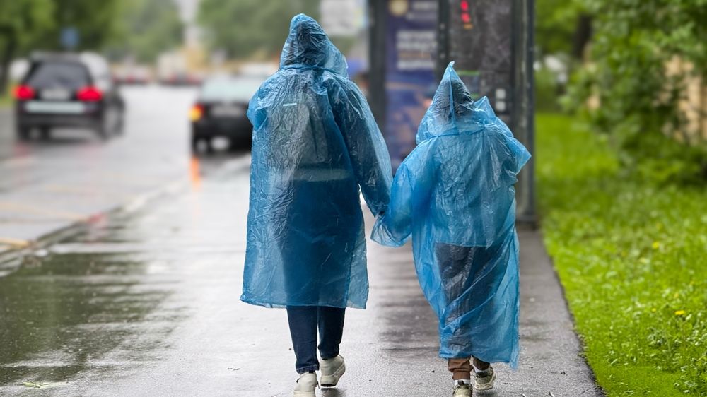 Noi avertizări de vreme rea: Cod portocaliu și galben de furtuni. Ploi torențiale, vijelii și grindină în 17 județe și București