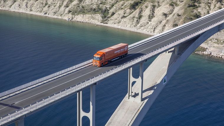 (P) Acoperirea nationala reprezinta un avantaj competitiv