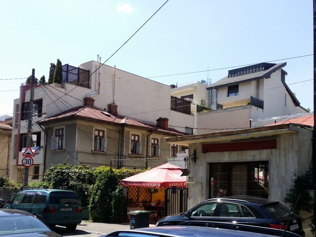 Ce le mai place oamenilor sa viseze si sa inventeze personaje iconice din nimic... - Imagine 1