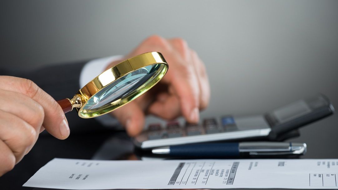 Cum îți păzești compania de fraudă: sfaturile unui investigator privat