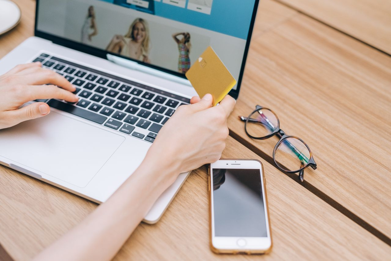 Tendințe din e-commerce care transformă experiența de cumpărare în 2026