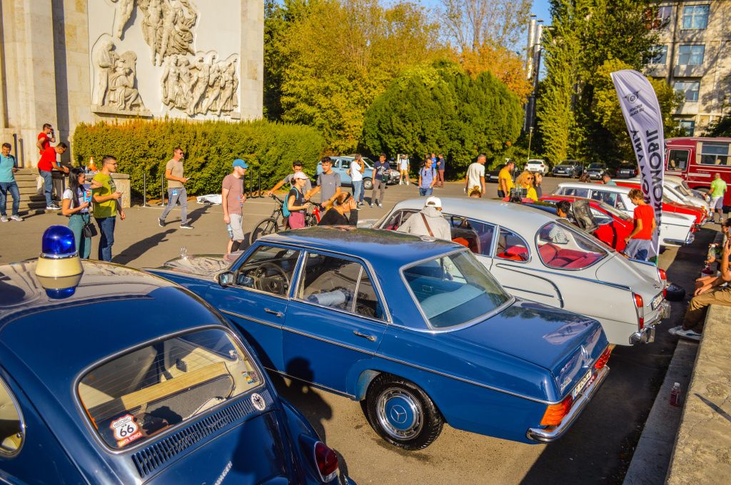 GALERIE FOTO | Mașinile comunismului au făcut baie de mulțime la Operă - Imagine 79