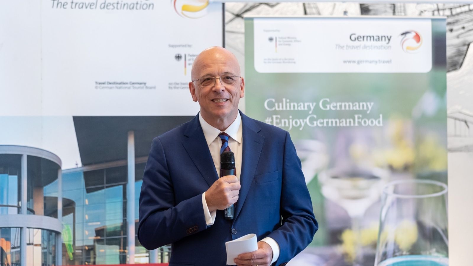 Ambasador: Campionatul de Fotbal din 2006 a pus Germania pe harta turistica. Romania trebuie sa se promoveze