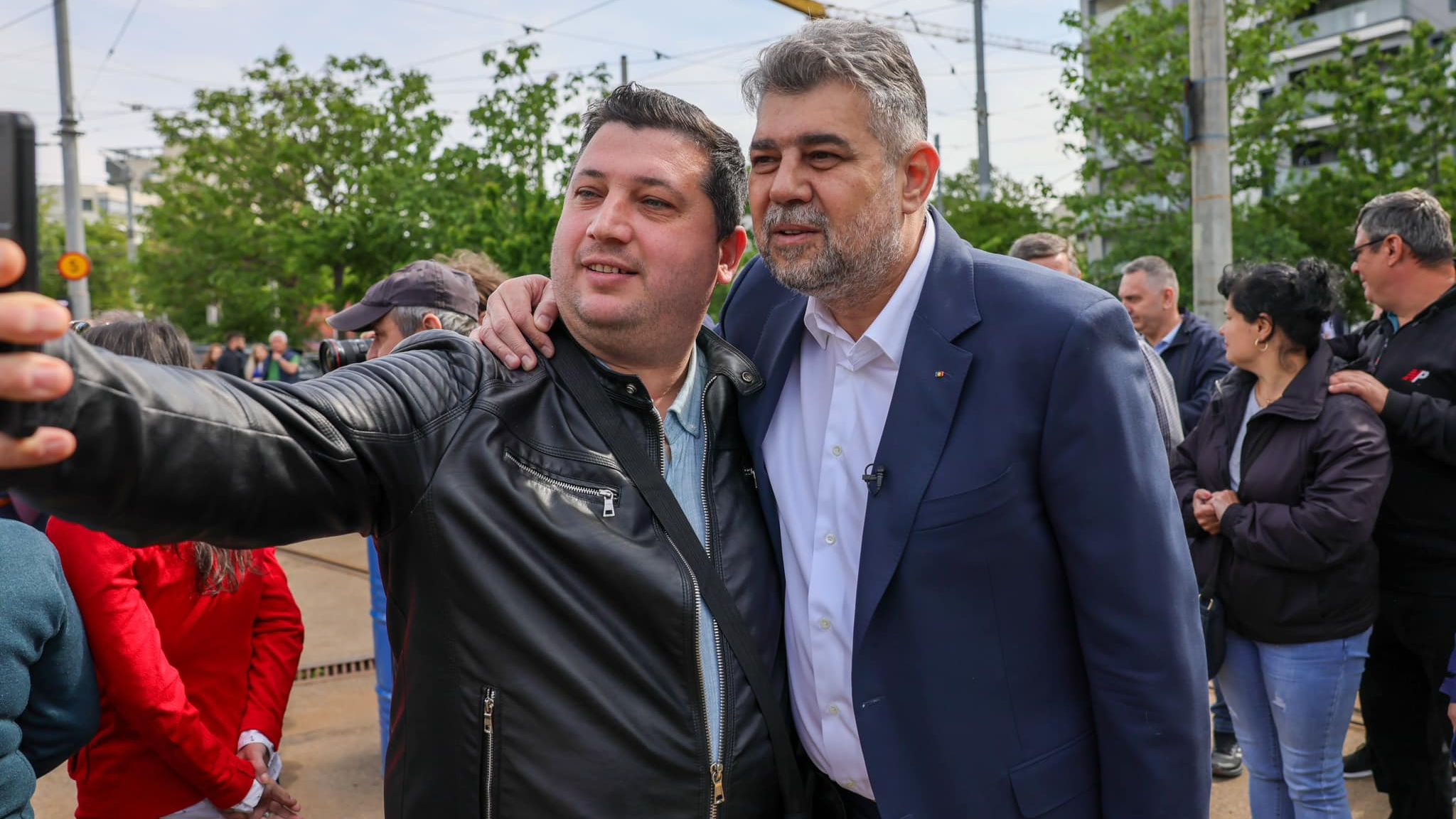 Ciolacu, în „excursie electorală” la depoul STB: Voi lupta ca veniturile să crească