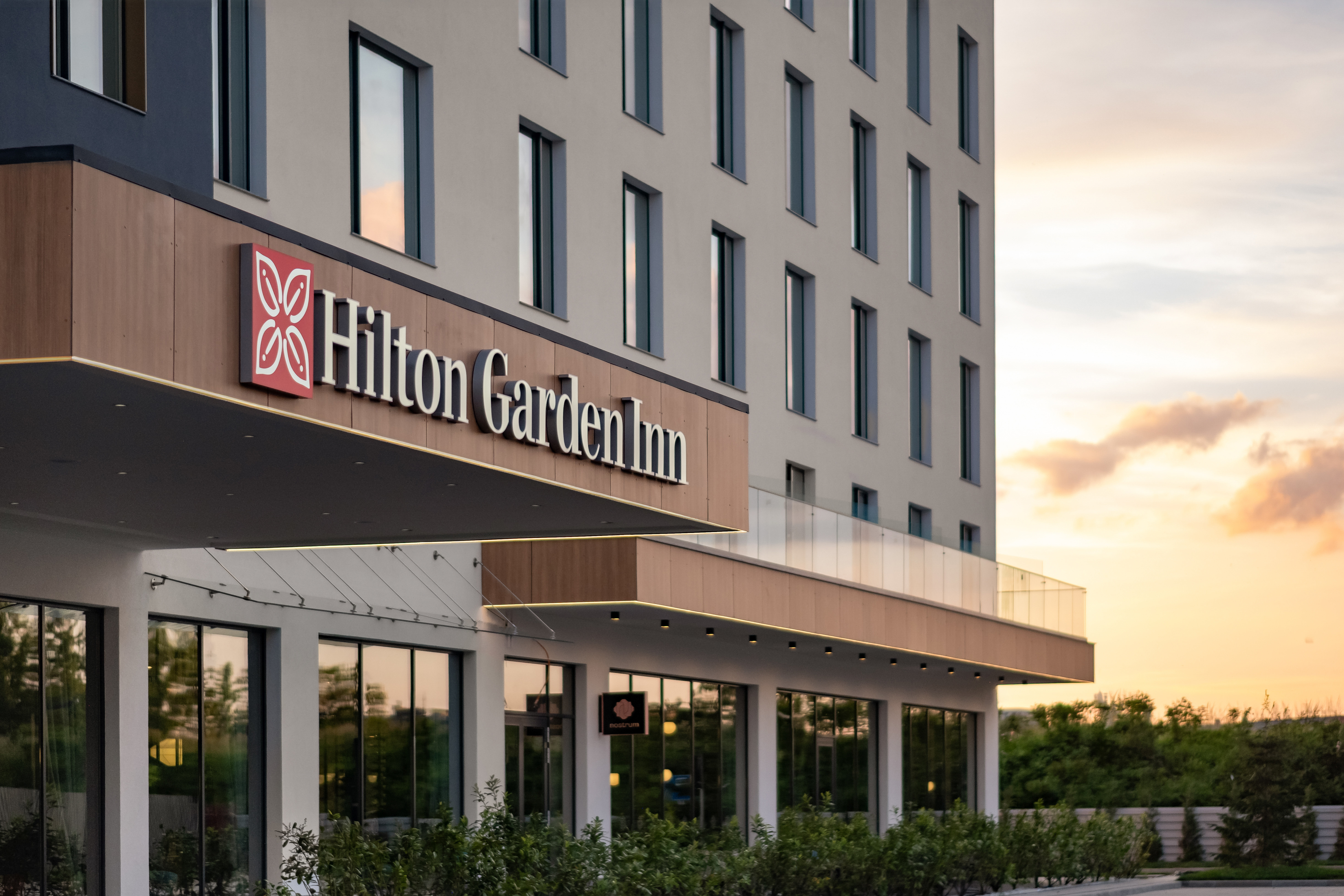 FOTO | Brașovul intră pe harta Hilton: cel mai nou hotel are restaurant mediteranean și cazare de la 100 euro pe noapte