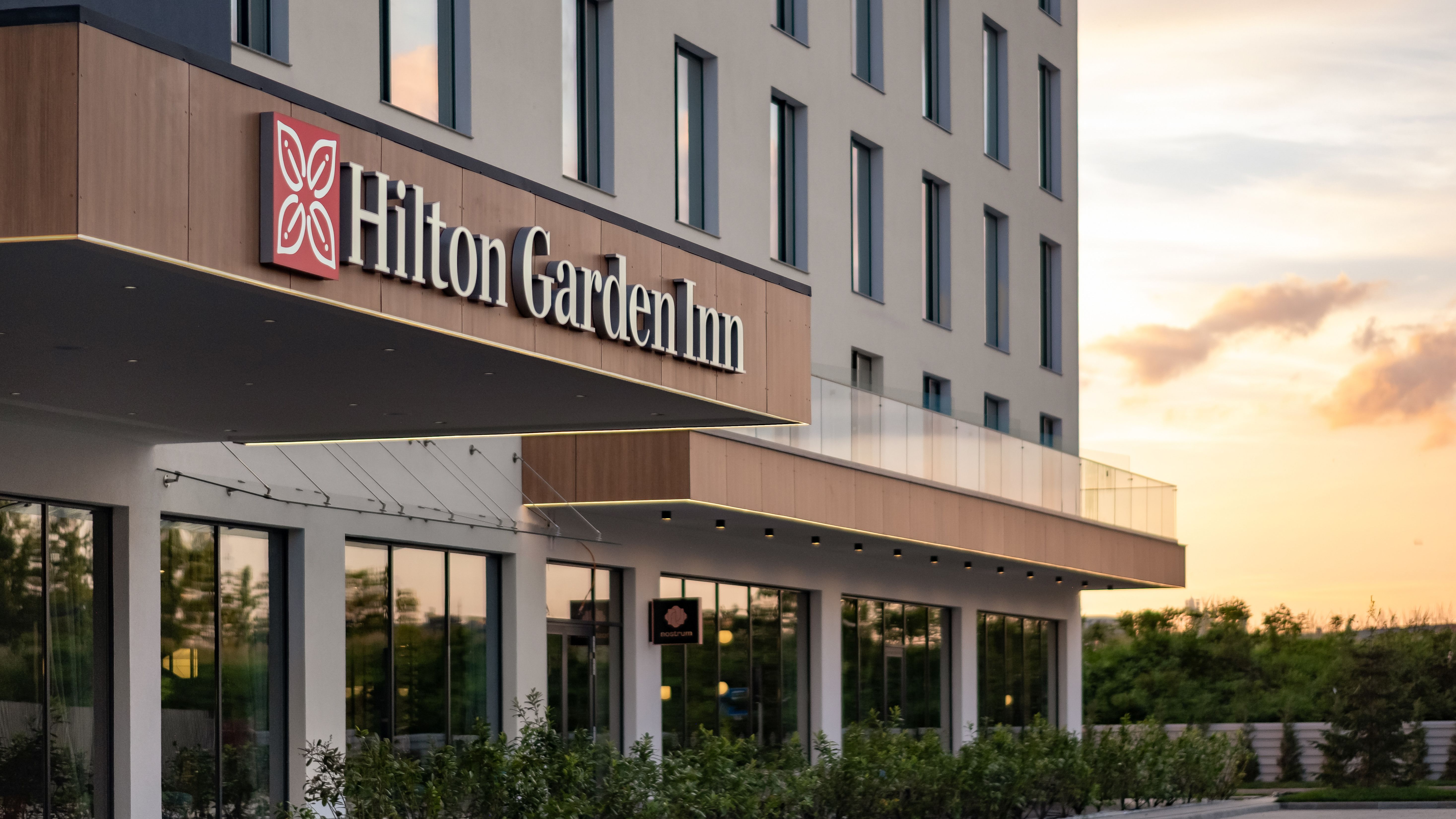 FOTO | Brașovul intră pe harta Hilton: cel mai nou hotel are restaurant mediteranean și cazare de la 100 euro pe noapte