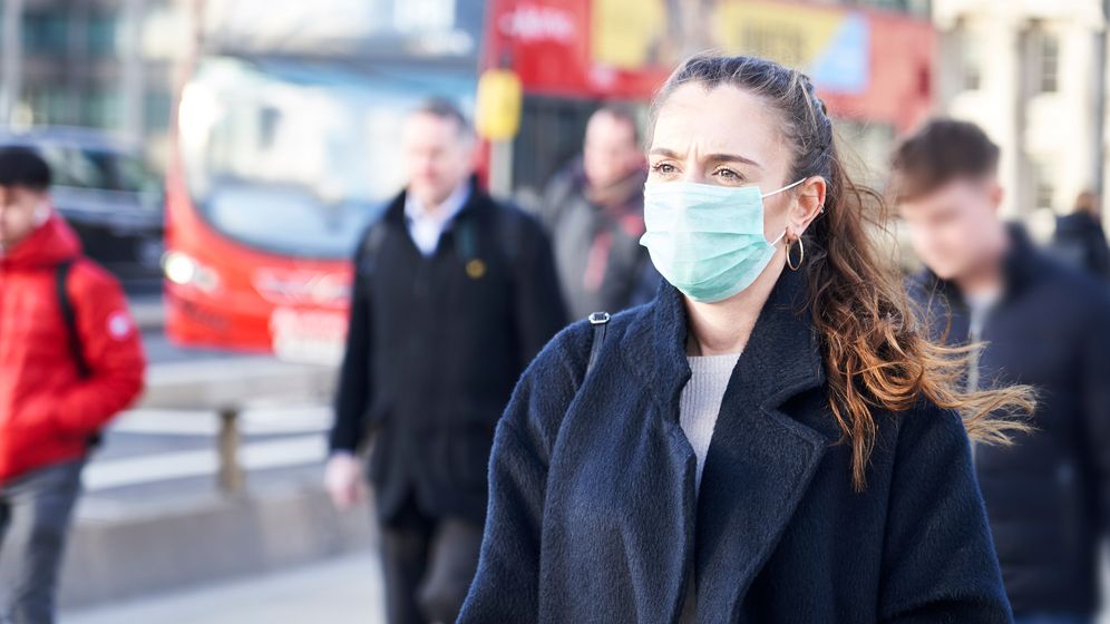 București: Purtarea măștii devine obligatorile în toate spațiile publice de vineri, la miezul nopții