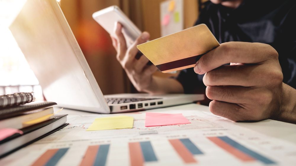 Ce influenta au aspectele din social media asupra deciziei de cumparare