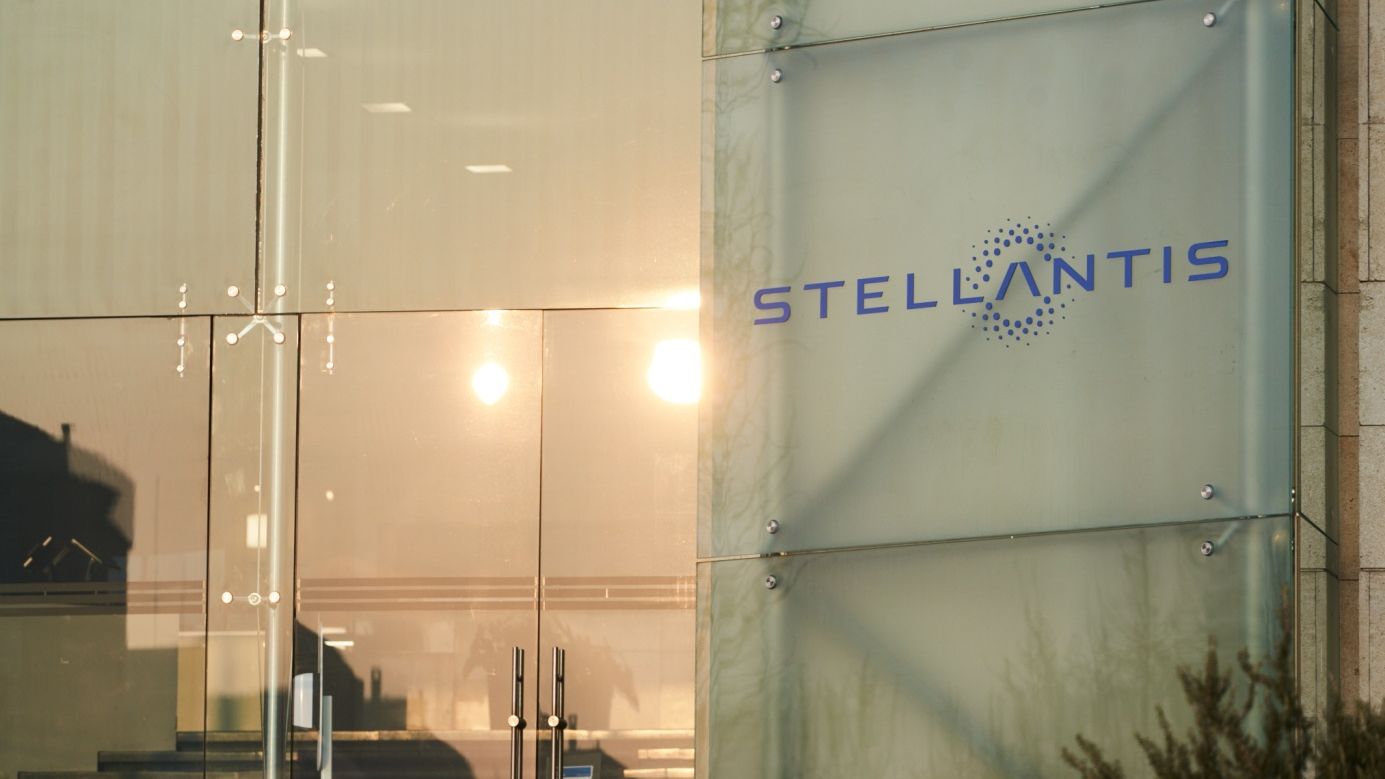 Stellantis mizează pe hibride pentru a contracara scăderea electricelor. Ce modele noi vin în Europa