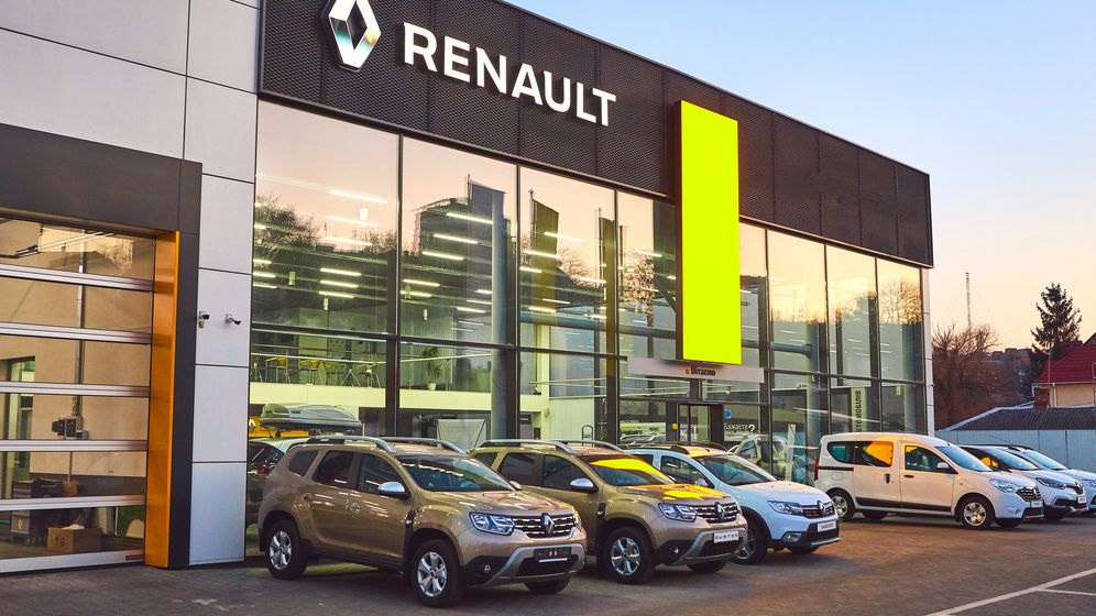 Renault va construi mai puține mașini decât se aștepta, din cauza crizei semi-conductorilor