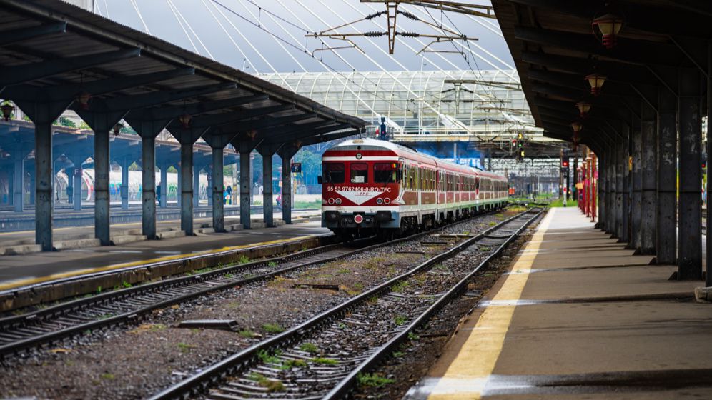 Gafe marca CFR: Un tren a plecat gol în vreme ce pasagerii au rămas pe peron